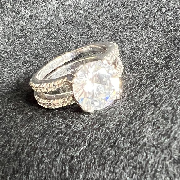 Gorgeous 3ct. QZ Double Band Sterling Silver Ring - Picture 4 of 7